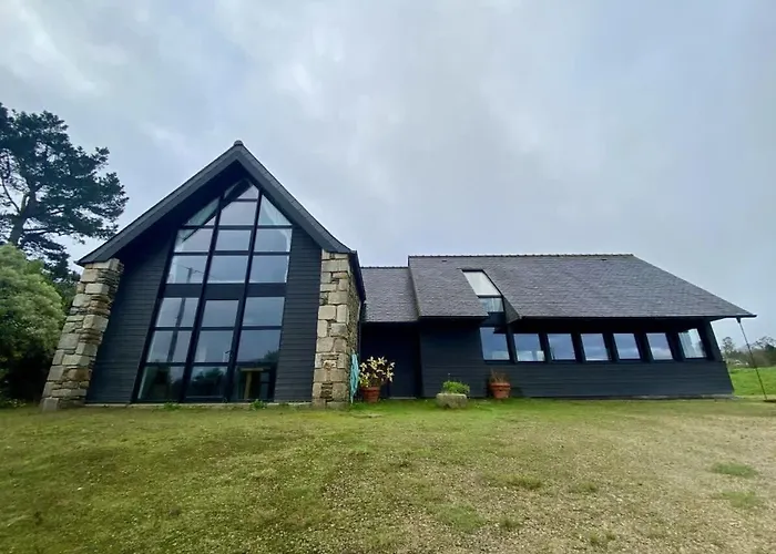 Large Farmhouse With Garden And Sea View For 8 People