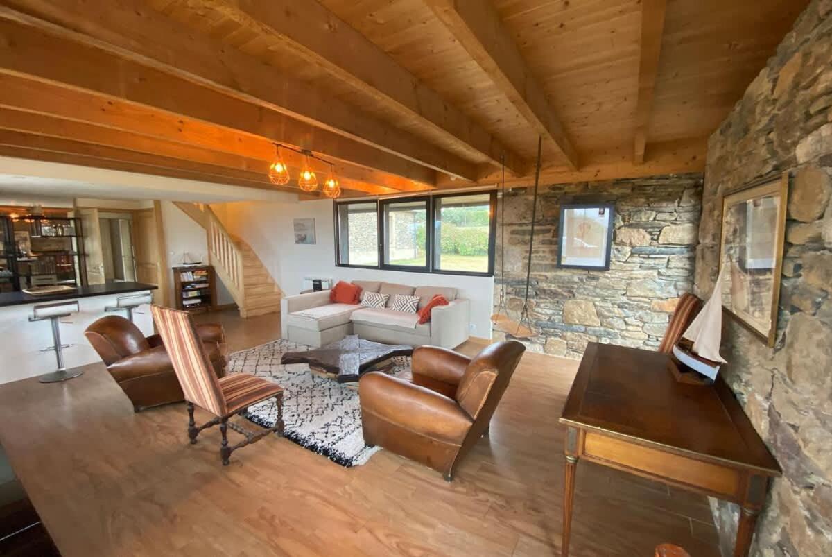 Large With Garden And Sea View For 8 People Casa de Férias Locquenole