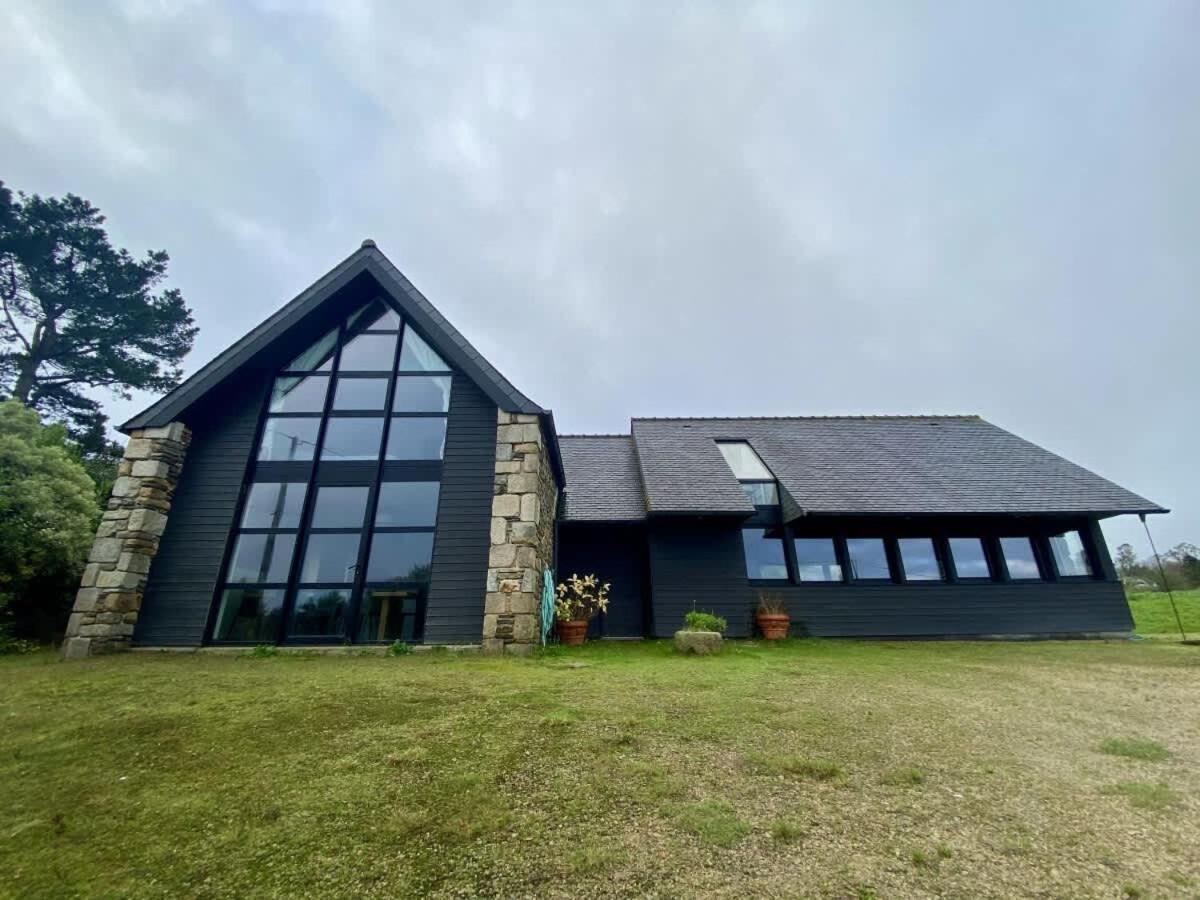 Large With Garden And Sea View For 8 People Locquenole