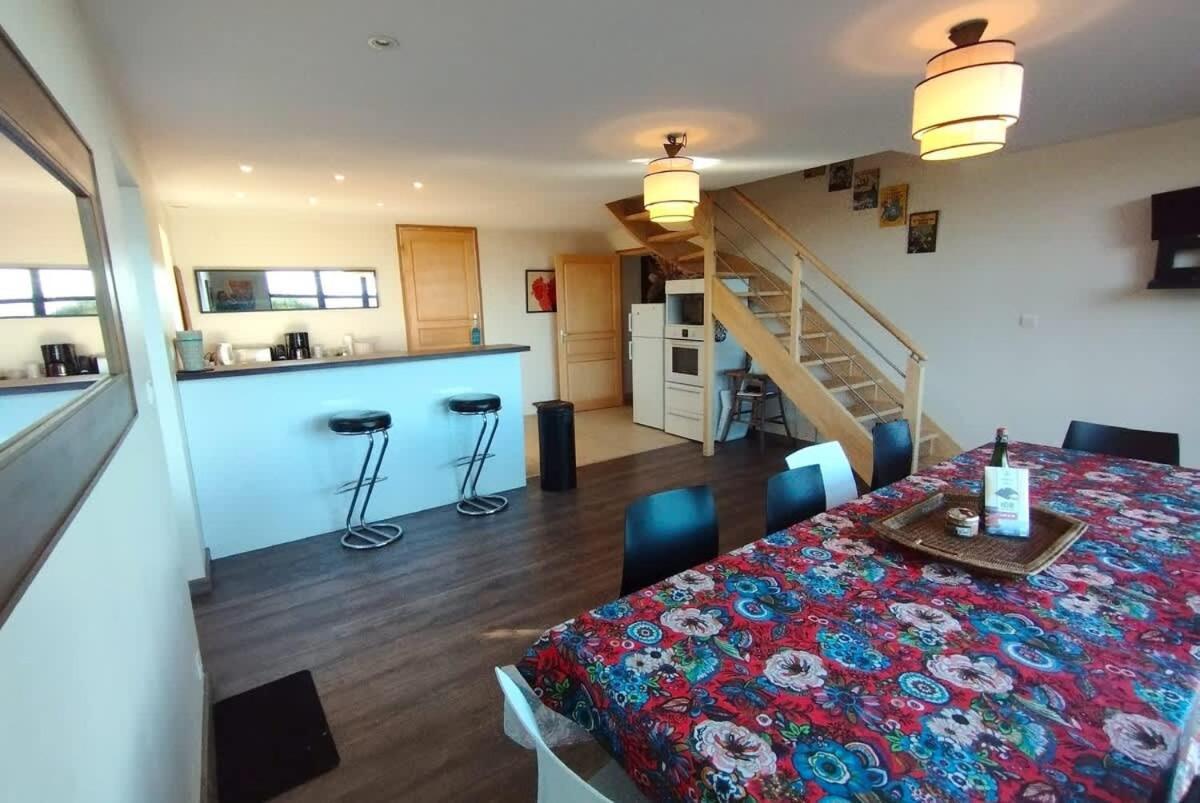 Large With Garden And Sea View For 8 People